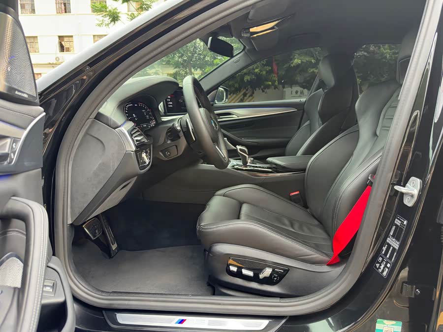 BMW M5 2023 #8 BMW M5 2023 صورة سيارة #8