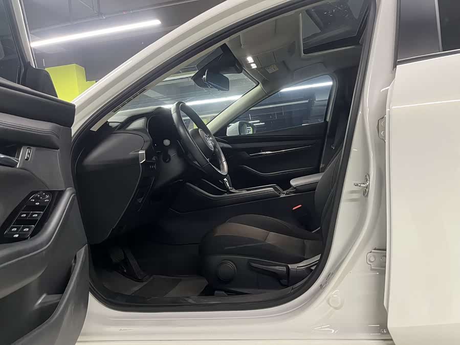 Mazda 3 Axela 2021 car image #8