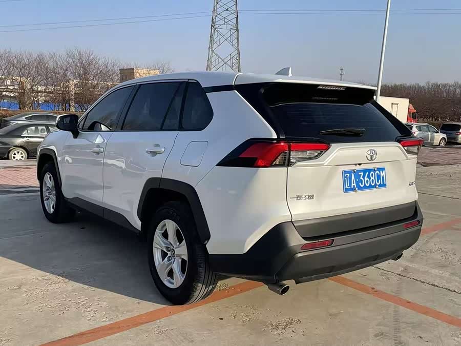 Toyota RAV4 2024 #8 Toyota RAV4 2024 car image #8