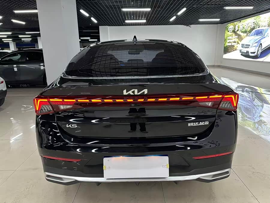 Kia K5 2023 car image #8