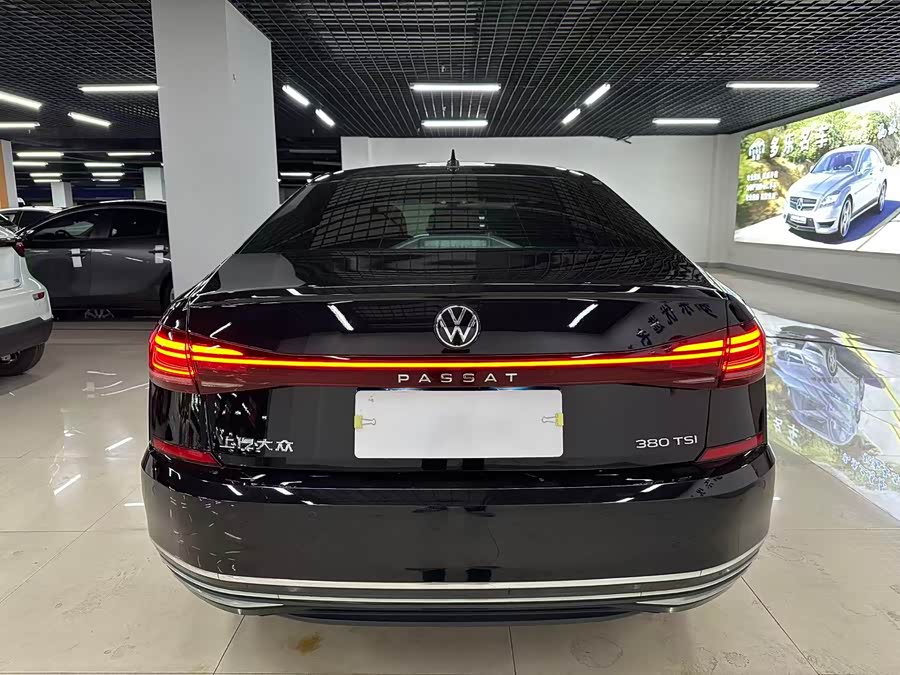 Volkswagen Passat 2024 car image #8