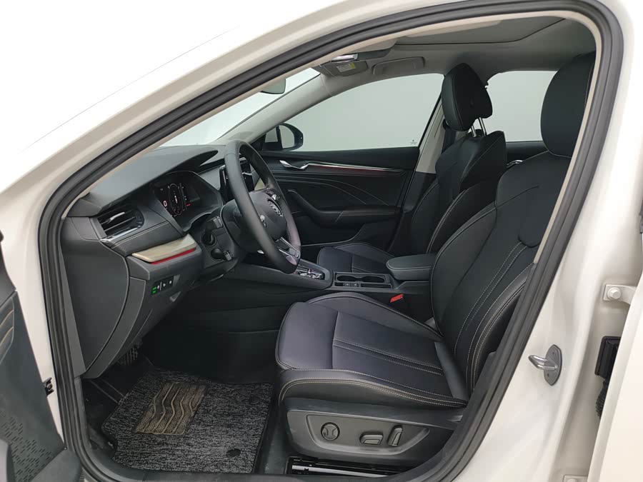Skoda Octavia 2022 car image #8