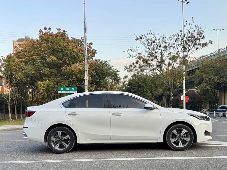 Kia K3 2019 car image #8