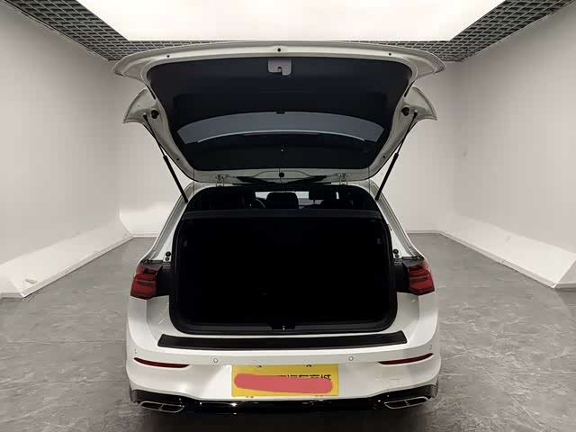 Volkswagen Golf 2023 car image #8