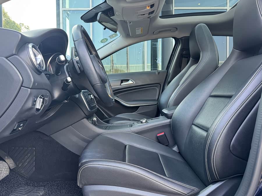 Mercedes-Benz GLA Class 2017 immagine di auto #8