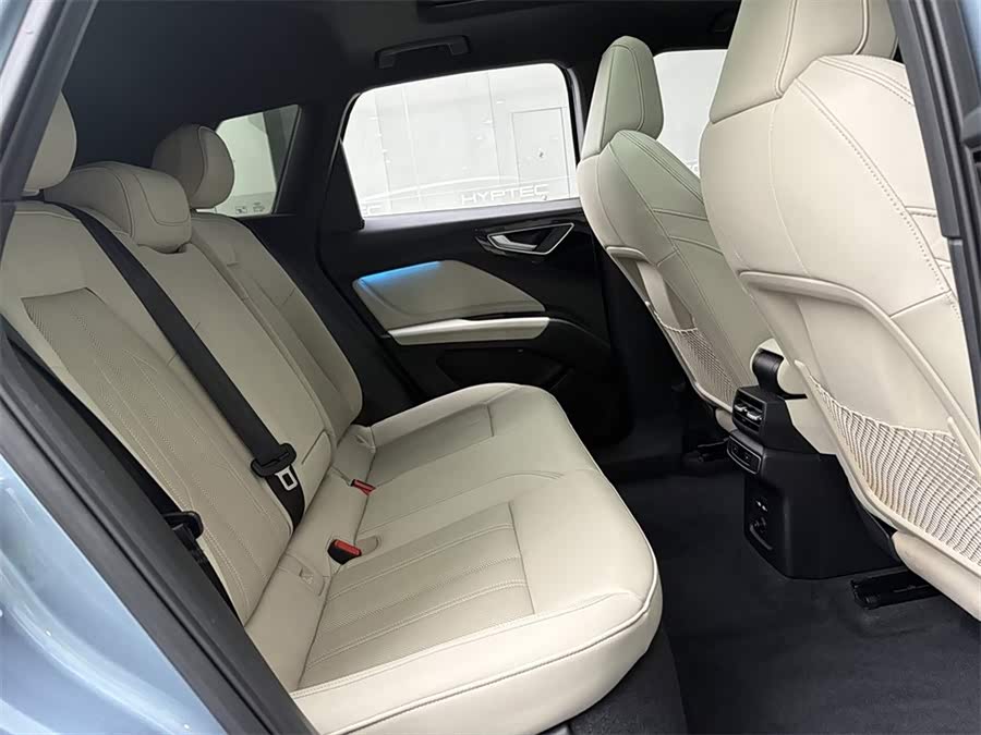 Audi Q4 e-tron 2023 صورة سيارة #8