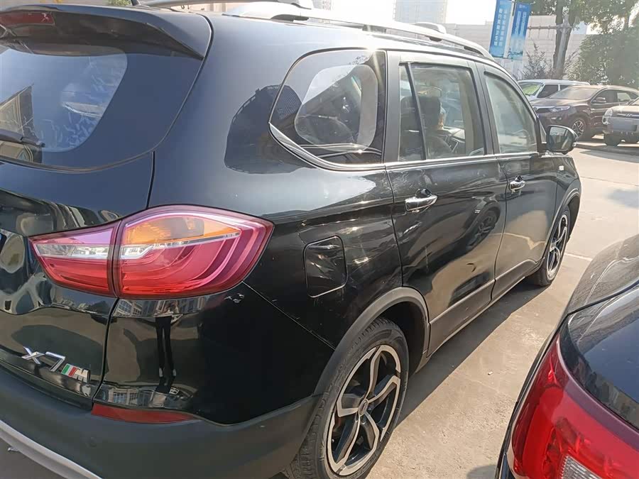 SWM X7 2017 #8 SWM X7 2017 car image #8