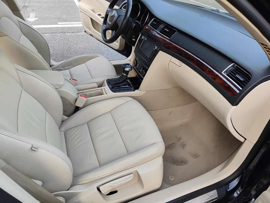 Skoda Superb 2013 car image #8