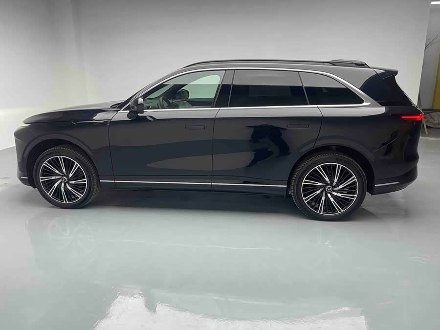 Xpeng G9 2023 car image #8