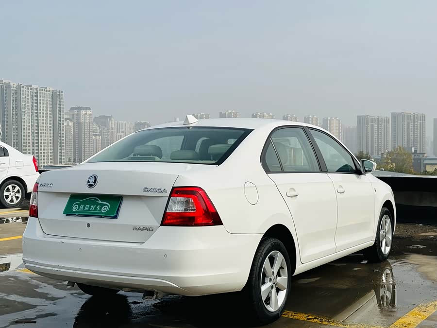 Skoda Rapid 2015 #8 Skoda Rapid 2015 car image #8