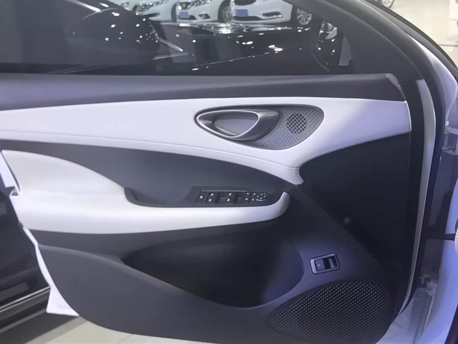 BYD Seal 05 DM-i 2025 car image #8