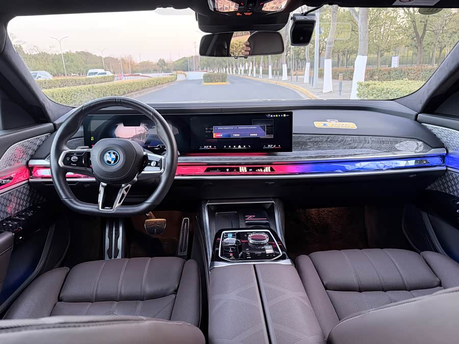 BMW i7 2024 imagen de coche #8