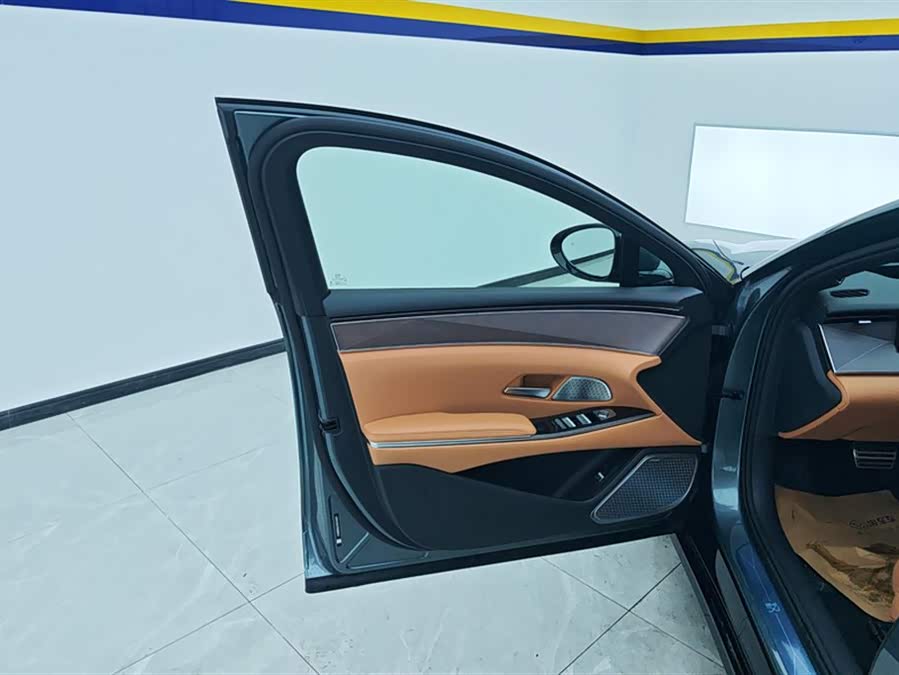 BYD HanL 2025 car image #8