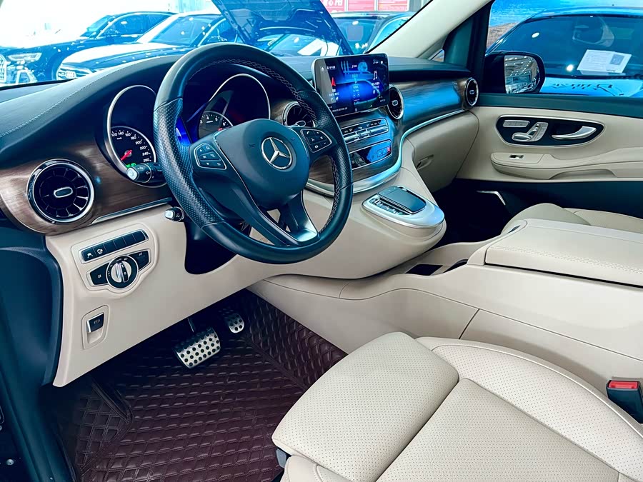 Mercedes-Benz V Class 2023 immagine di auto #8