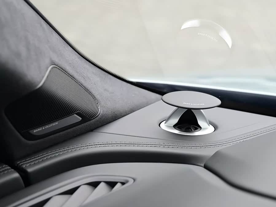 Audi SQ7 2024 car image #8