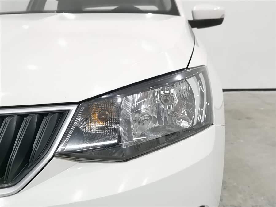 Skoda Fabia 2015 car image #8