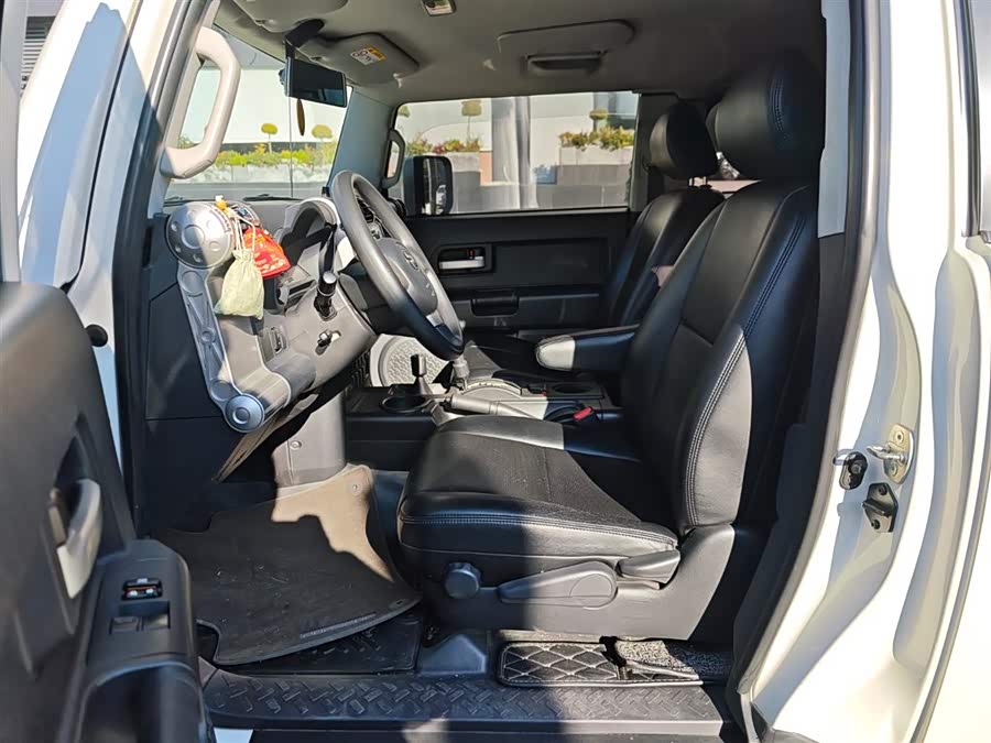 Toyota FJ Cruiser 2018 #8 Toyota FJ Cruiser 2018 car image #8