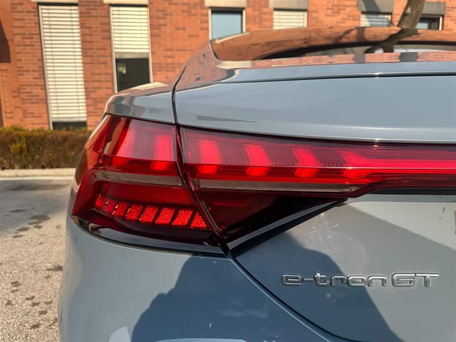 Audi e-tron GT 2024 صورة سيارة #8