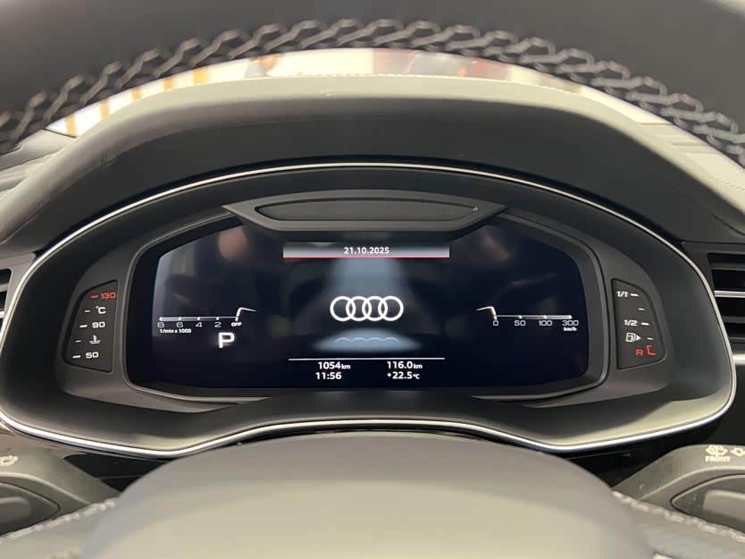 Audi SQ7 2024 car image #8