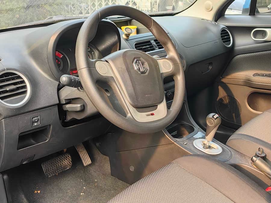 MG 3 2011 car image #8