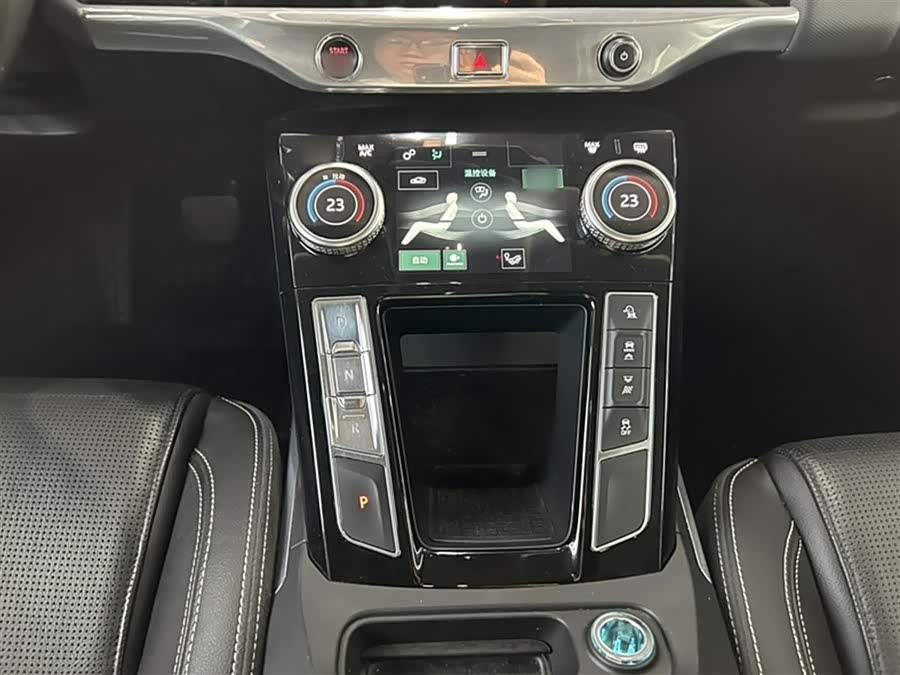 2019 car image #8
