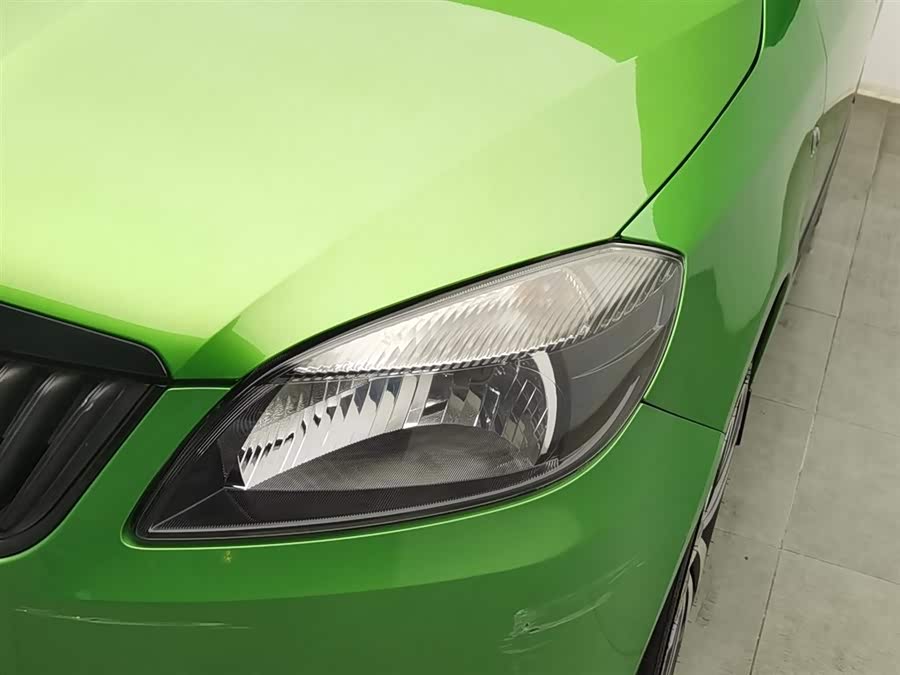 Skoda Fabia 2014 изображение автомобиля #8