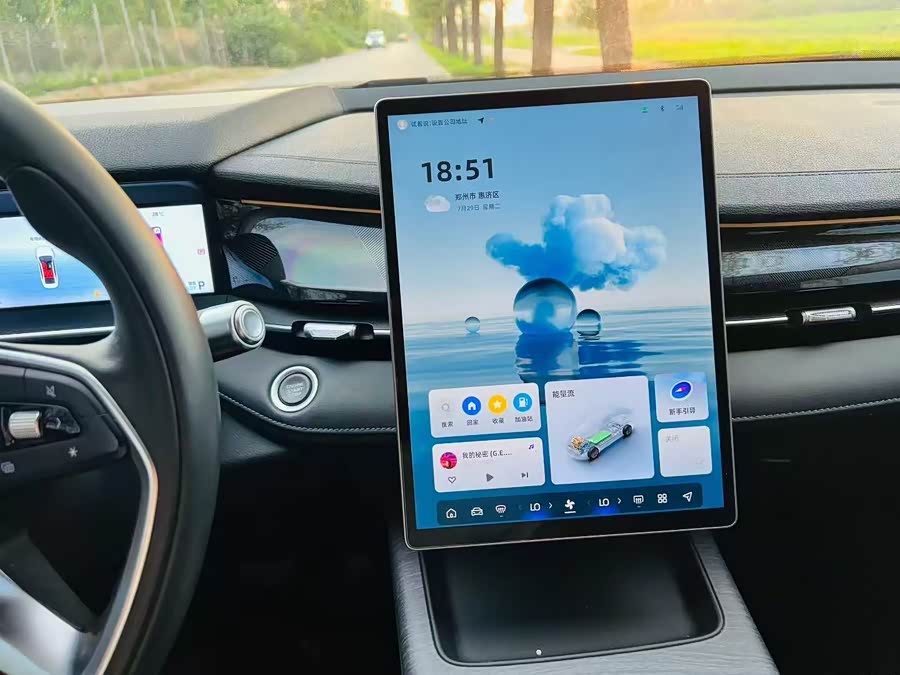 GEELY 2023 car image #8