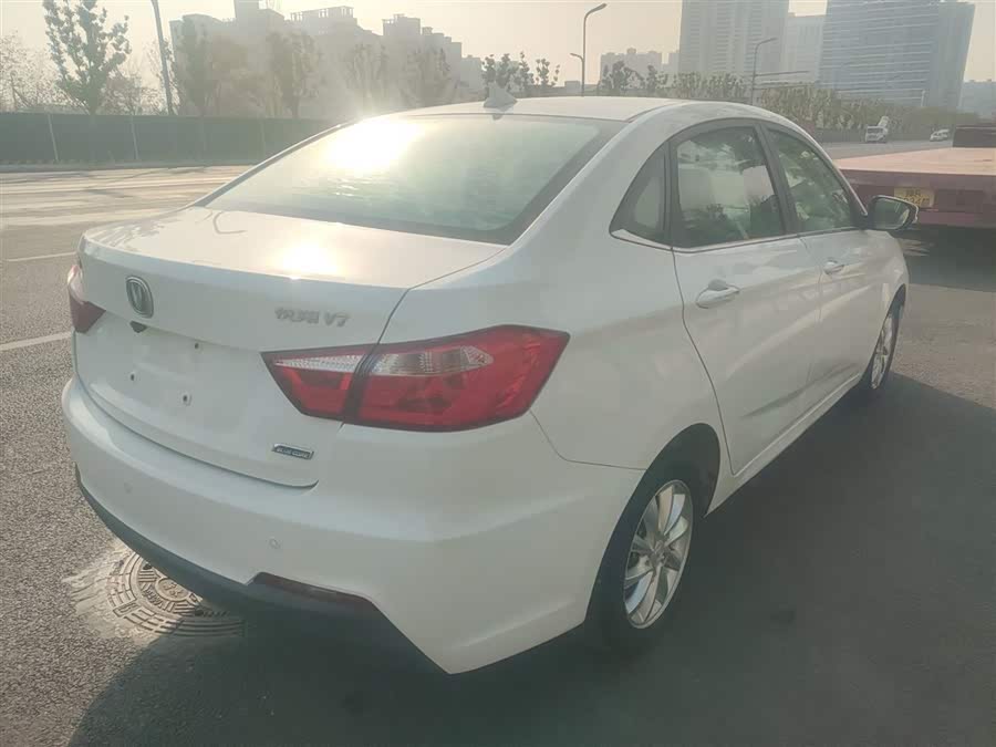 Changan Alsvin V7 2015 car image #8