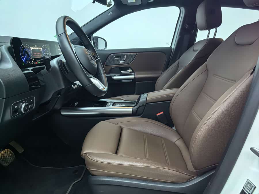 Mercedes-Benz EQA Class 2024 immagine di auto #8