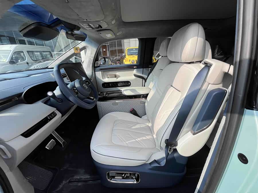 极氪 极氪MIX 2024 汽车图片 #8