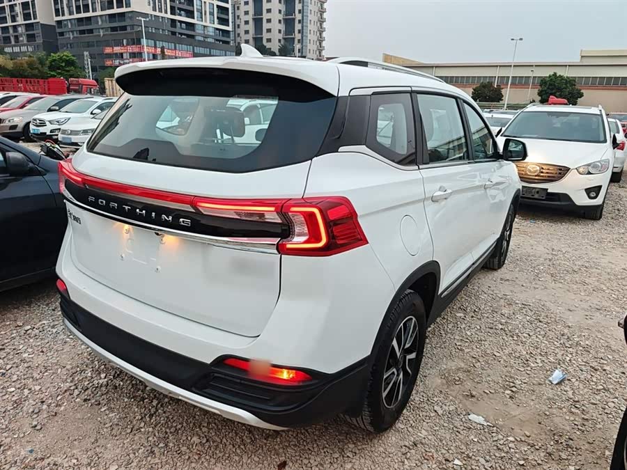 Forthing T5 2024 #8 Forthing T5 2024 immagine di auto #8