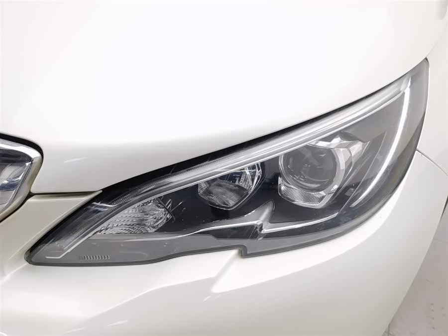 Peugeot 308 2018 car image #8