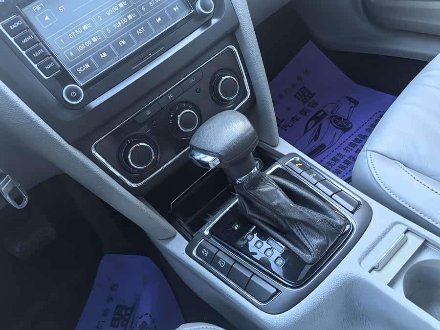 Skoda Superb 2013 car image #8