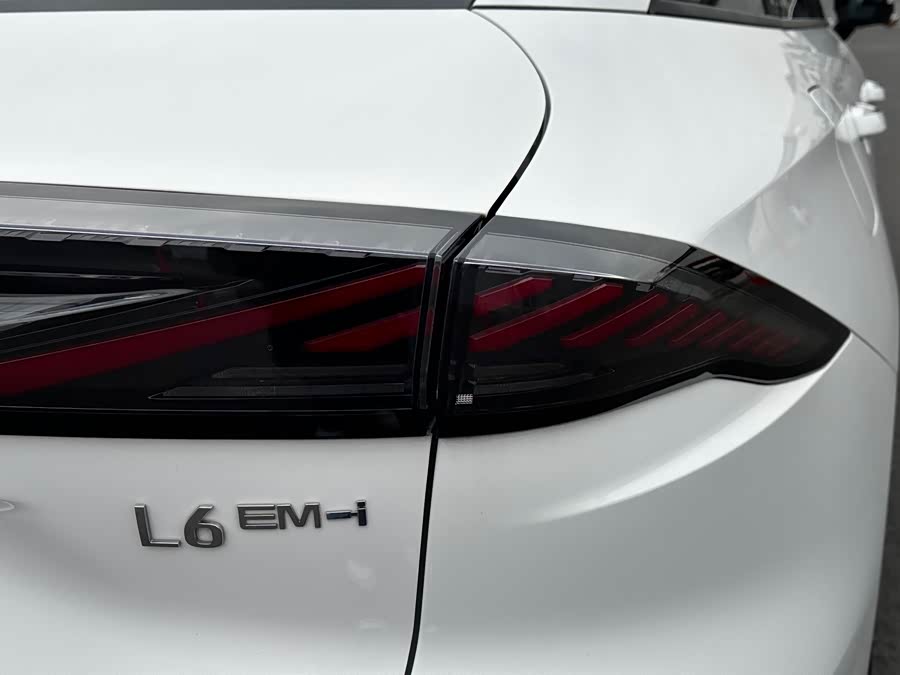 GEELY 2025 #8 GEELY 2025 car image #8