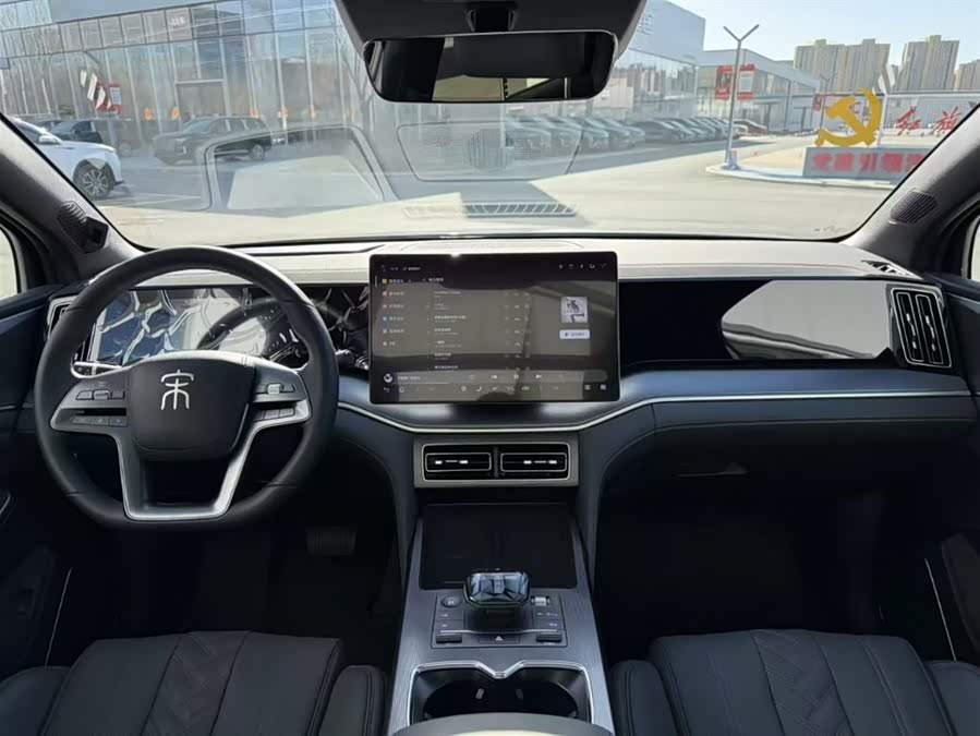 BYD SongL DM-i 2025 #8 BYD SongL DM-i 2025 car image #8