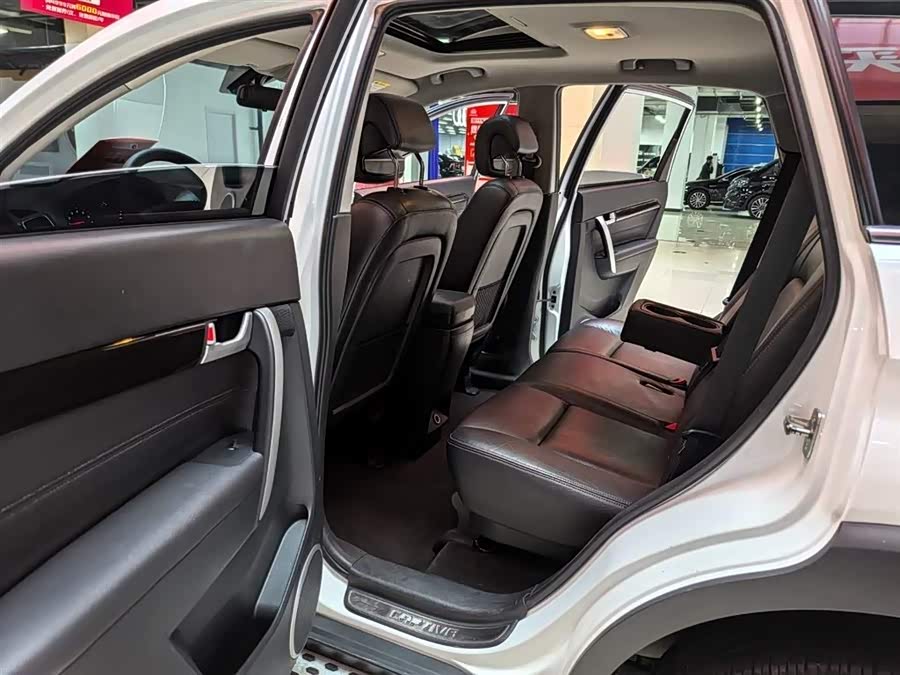 Chevrolet Captiva 2017 car image #8