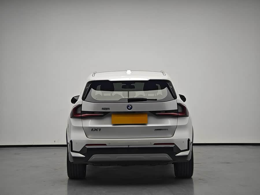 BMW iX1 2025 #8 BMW iX1 2025 car image #8