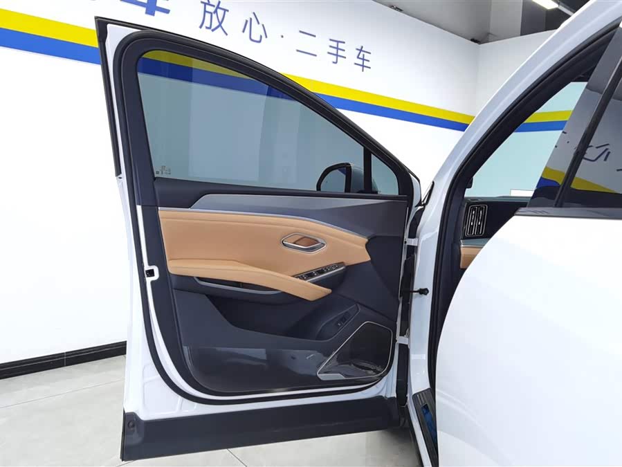 BYD SongL DM-i 2025 car image #8