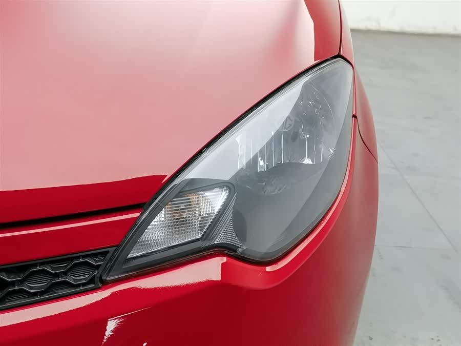 MG 3 2011 car image #8