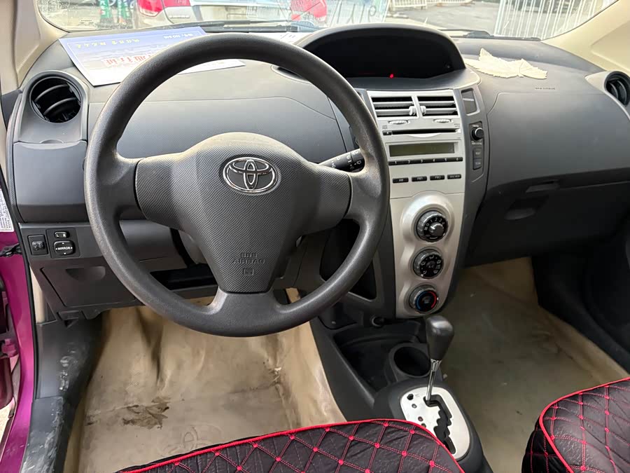 Toyota Yaris 2010 car image #8