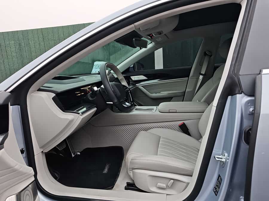 哪吒汽车 哪吒S猎装 2025 汽车图片 #8