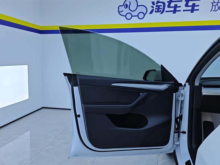 Tesla Model Y 2024 car image #8