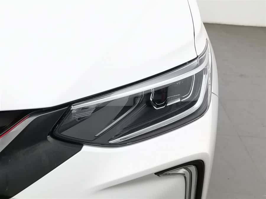 Chevrolet Tracker 2020 immagine di auto #8