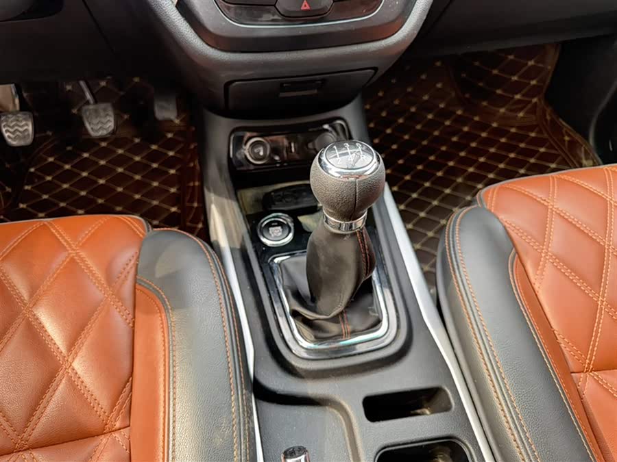 SWM斯威汽车 SWM斯威X3 2019 #8 SWM斯威汽车 SWM斯威X3 2019 汽车图片 #8