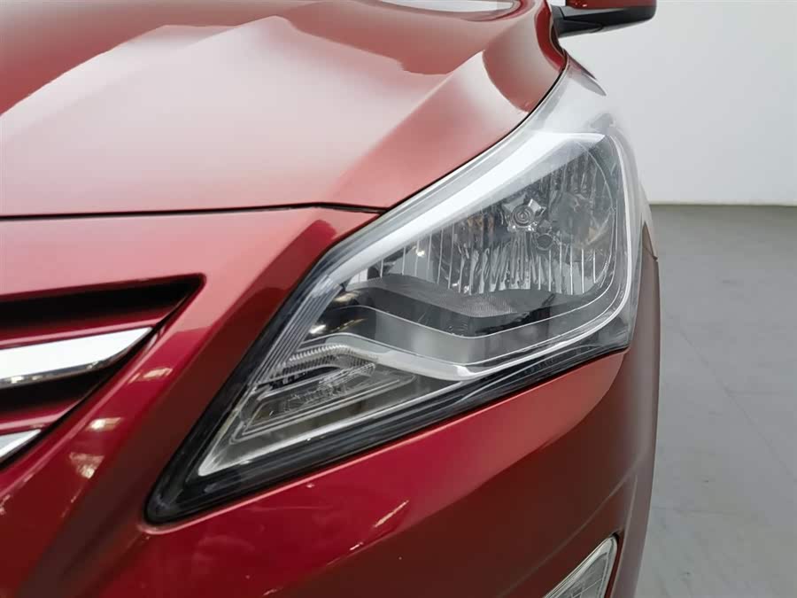 Mazda Reina Hatchback 2015 car image #8
