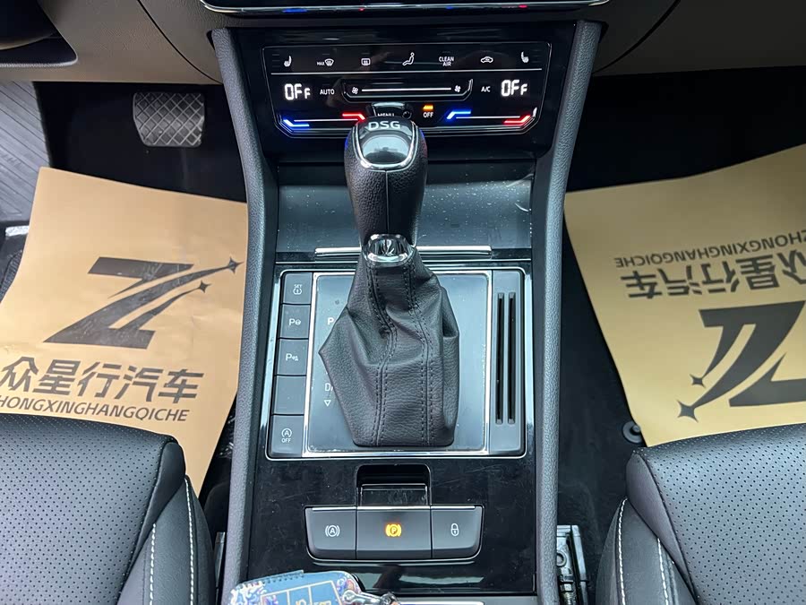 Skoda Superb 2020 car image #8