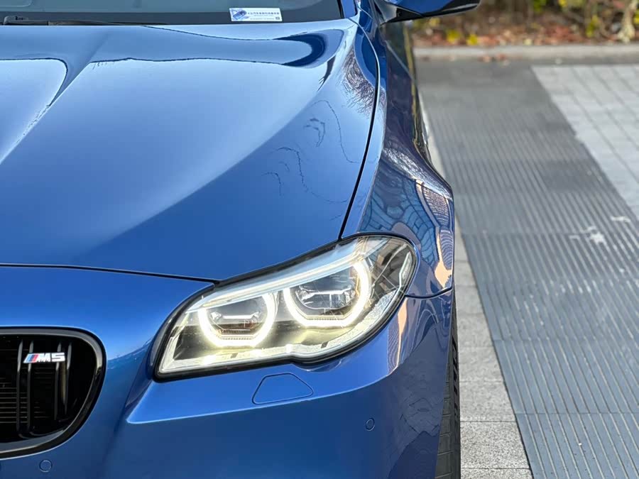 BMW M5 2015 изображение автомобиля #8