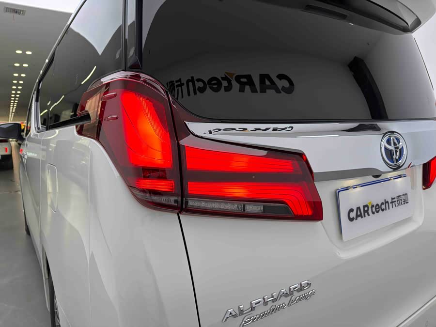 Toyota Alphard 2023 car image #8