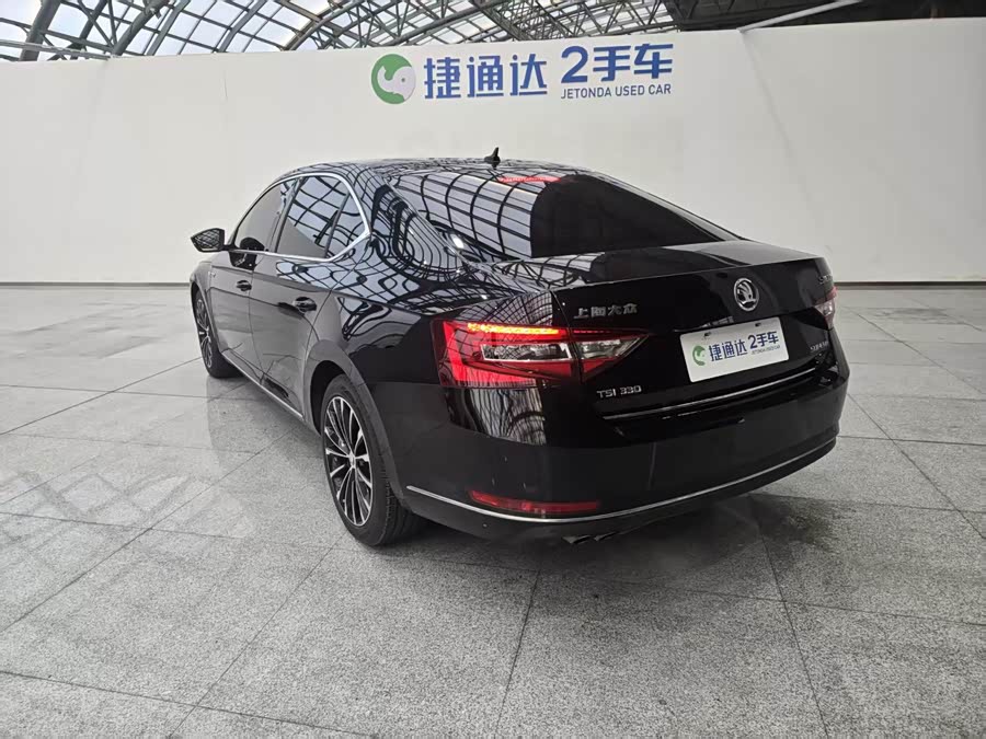 Skoda Superb 2016 car image #8