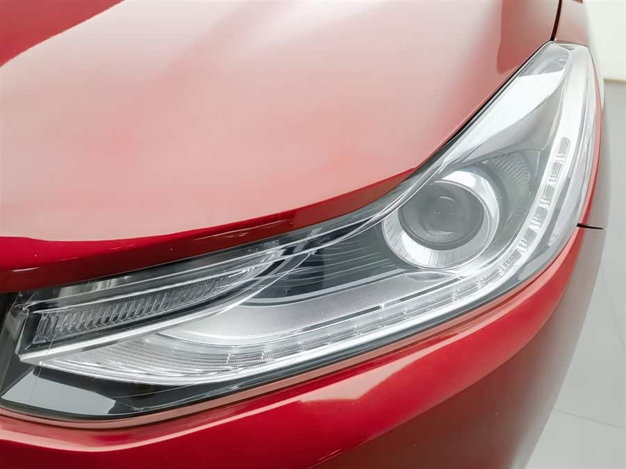 Chevrolet Tracker 2018 immagine di auto #8